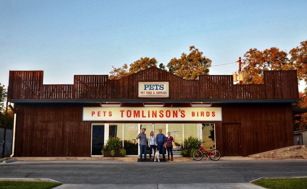 Tomlinson's store front